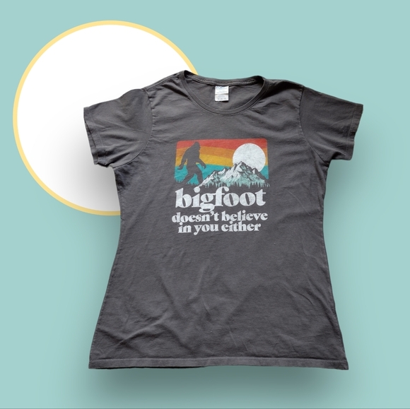 🎯🎯SALE🎯🎯 Vintage Big Foot Doesn't Believe in you Either" Grey Top Sz M - Picture 2 of 4